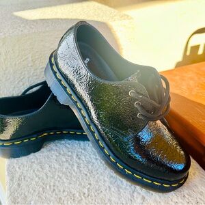 Dr. Martens 1461 Oxford, black leather with distressed shiny coating